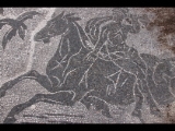 06282 ostia - regio iii - insula viii - terme marittime (iii,viii,2) - raum e - mosaik - nereide auf einem hippocamp - detail - nordostseite - 2019.jpg